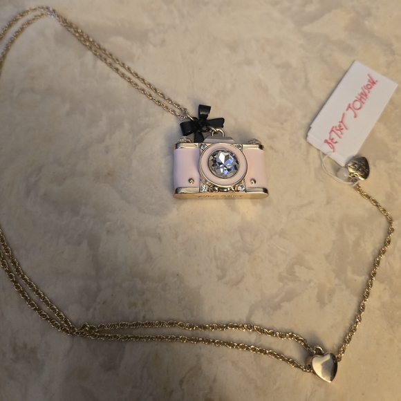 Betsey Johnson Pink Camera Pendant Necklace with Black Bow NWT! Rare! - Picture 16 of 16